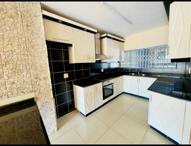 3 BEDROOM APARTMENT FOR SALE IN BRIGHTON BEACH